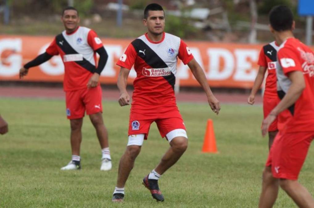 Jaime Córdoba llegó para este Torneo Clausura 2018 al Olimpia y cuenta con 3 hermosas hermanas,ya logró debutar con el club albo.