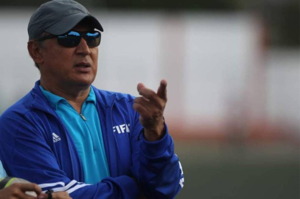 Javier Padilla: El entrenador se encuentra en la cuerda floja y podría ser separado del banquillo del Real de Minas ya que no ha podido sumar un tan solo punto en la Liga Nacional de Honduras.