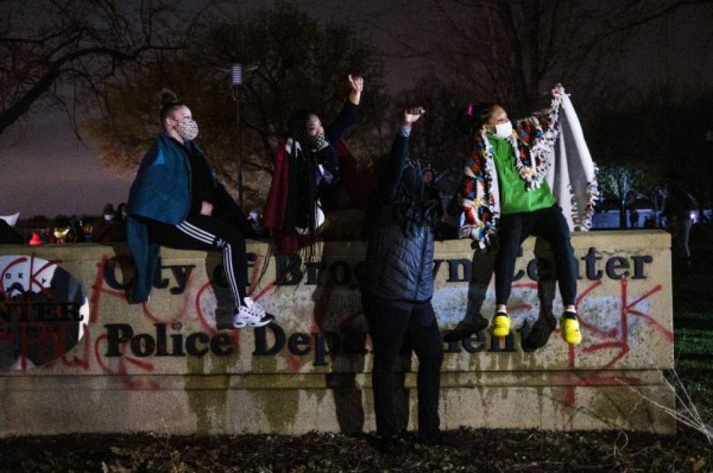 El presidente de Estados Unidos, Joe Biden, lamentó el fallecimiento 'trágico' de Wright pidiendo que las manifestaciones sean 'pacíficas' tras una primera noche de tensiones.