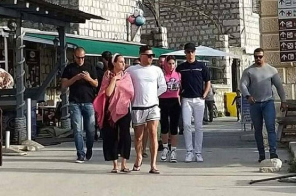 Cristiano Ronaldo fue captado abrazando a Georgina Rodríguez en las calles de Croacia. Foto Instagram Crisgina Pictures.
