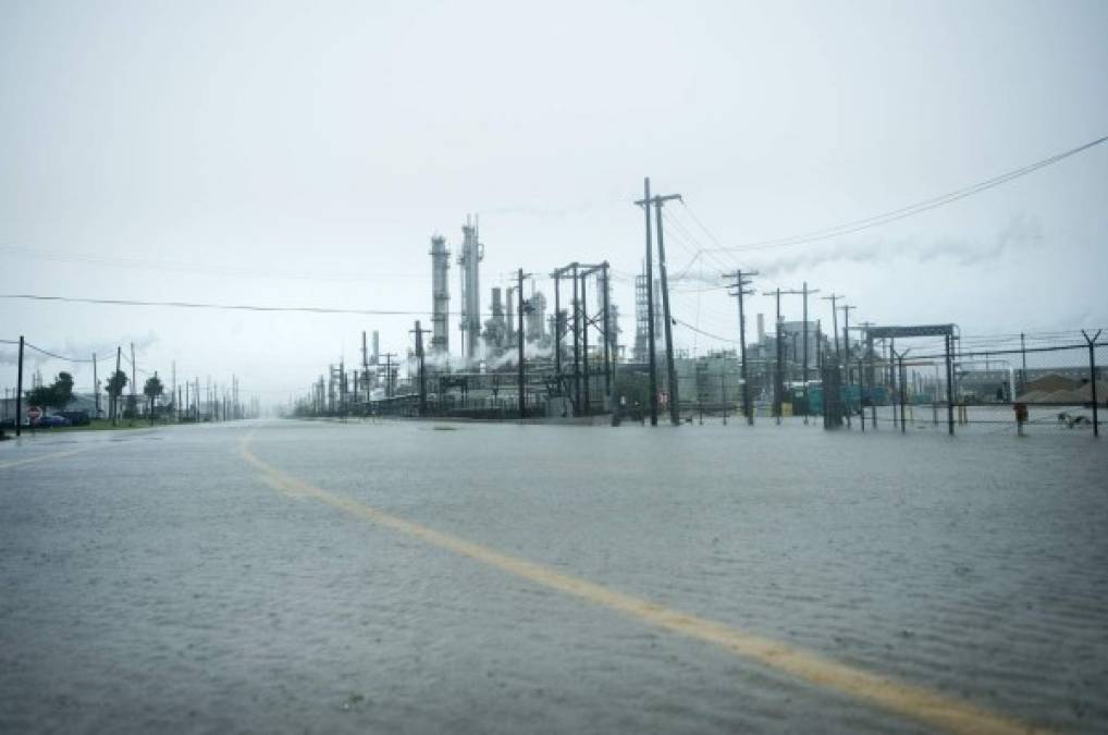 Refinería ubicada cerca de Texas City. En Texas se concentra aproximadamente una cuarta parte de la industria petroquímica estadounidense.