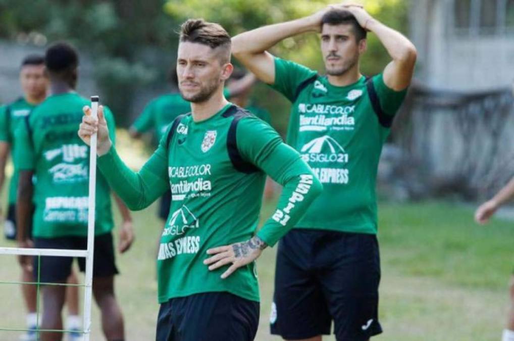 Esteban Espíndola: El defensor argentino finalizó su contrato con Marathón y señaló que ha tenido conversaciones con otro equipo de la Liga Nacional: 'Hay un club que ha mostrado interés, pero por ahora la prioridad es Marathon, porque me siento bien aquí', expresó.