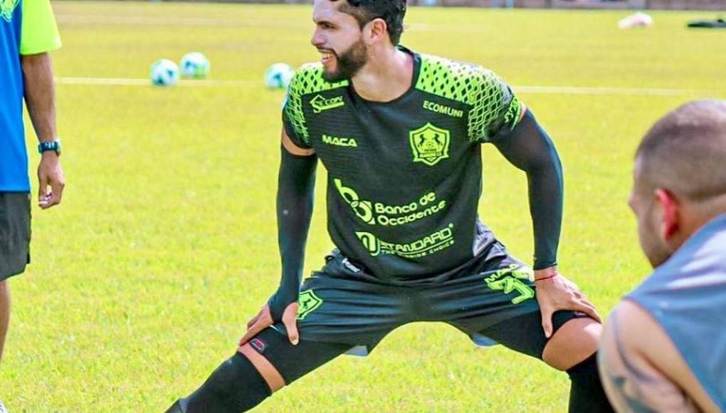 Nelson Josué Muñoz García, nació en Tegucigalpa en junio de 1993 y actualmente tiene 30 años. El defensor central llegó a las filas del Olancho FC en enero del 2023.