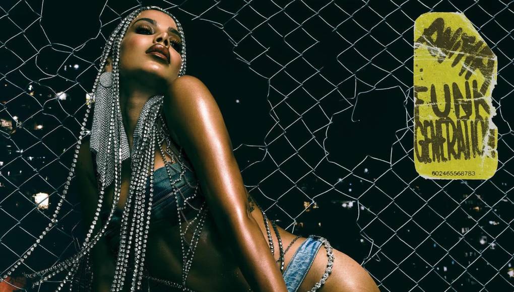 Anitta, conocida por su contagiosa mezcla de pop, funk y reggaetón, ha escogido la tarima de los Latin AMAs para hacer el debut televisivo de “Double Team” y el estreno mundial de “Sabana”, ambos de su próximo álbum “Funk Generation” que se lanzará el 26 de abril.
