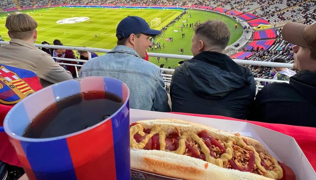 Disfrutó de los buenos alimentos previo al comienzo del encuentro en el estadio Lluís Companys.