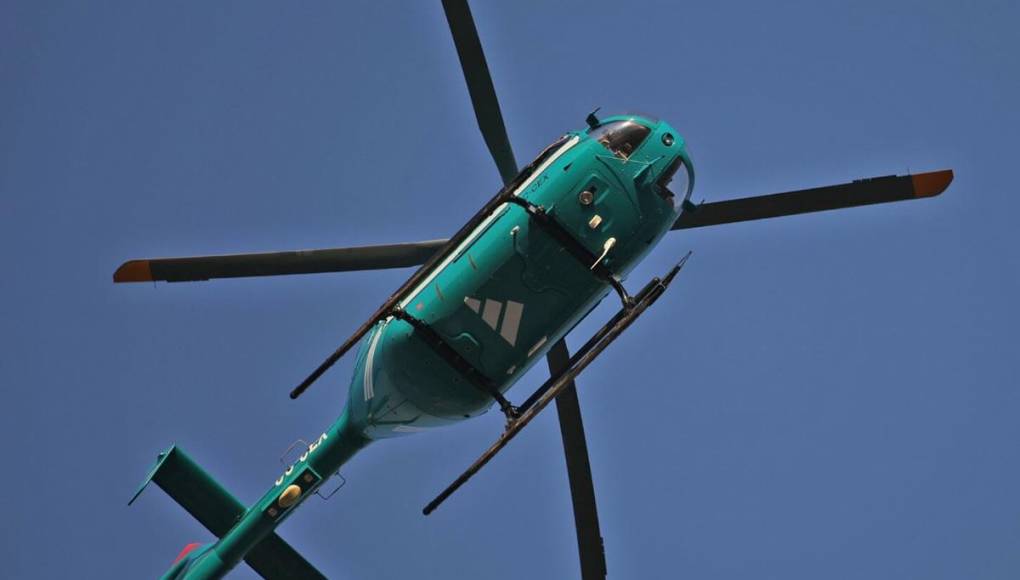 El momento cumbre fue la aparición del helicóptero sobrevolando el estadio y descendiendo sobre el campo para que bajara Vidal. 