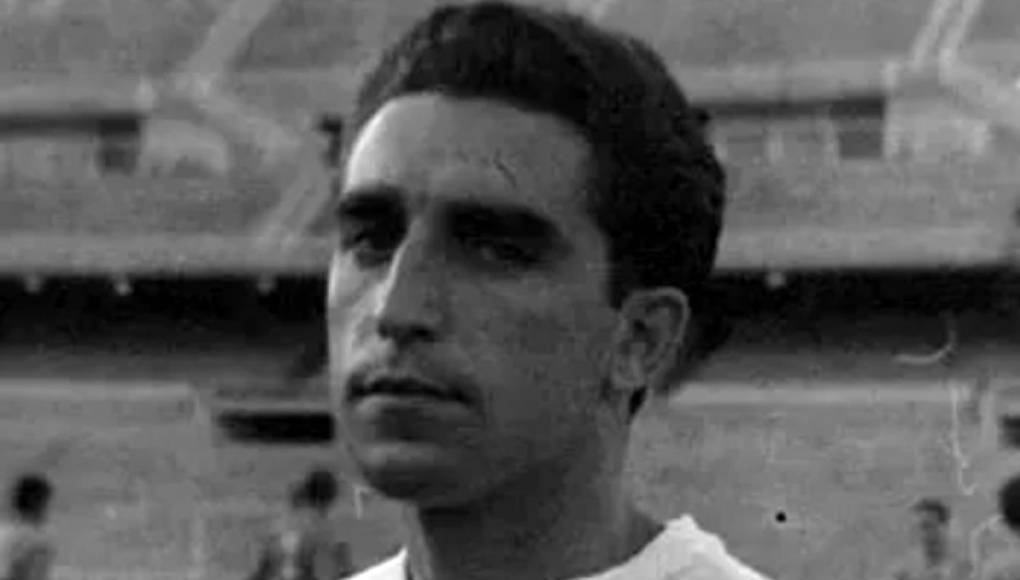 Emilio Morollón - Jugó un partido, marcó un gol y ese fue el punto y final. El delantero español terminaría siendo el máximo goleador de la historia del Real Valladolid y además internacional con España.