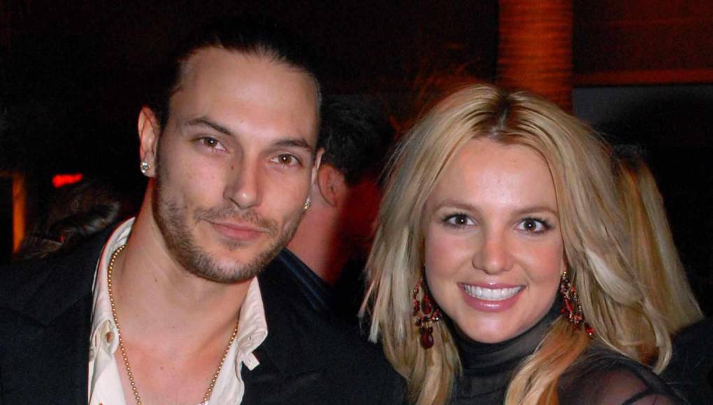 <b>Noviembre de 2006</b>. Después de dos años juntos, Britney solicita el divorcio a Kevin Federline, con quien procrea a sus hijos Sean Preston y Jayden James. Cita “diferencias irreconciliables”.