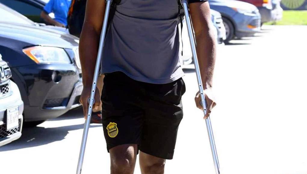 El guardameta del Real España reapareció tras su lesión que le tendrá cuatro semanas de baja. El portero de la Selección Nacional recayó de la lesión por estrés en la tibia, razón por la que porta una inmovilizadora.