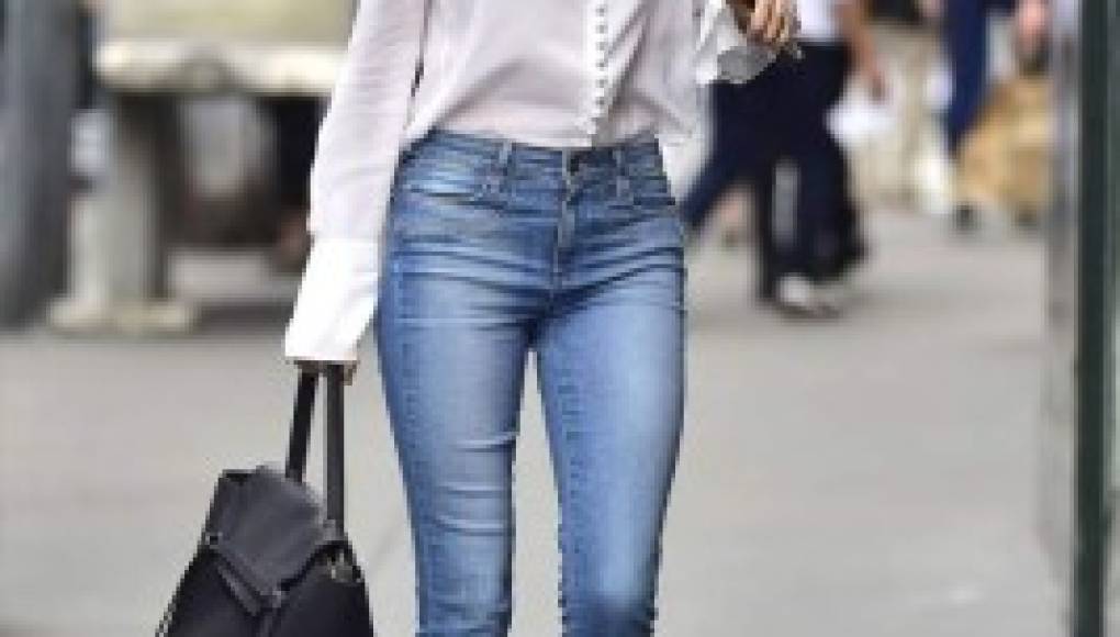 Los 'Mom jeans' le roban protagónico a los pitillo