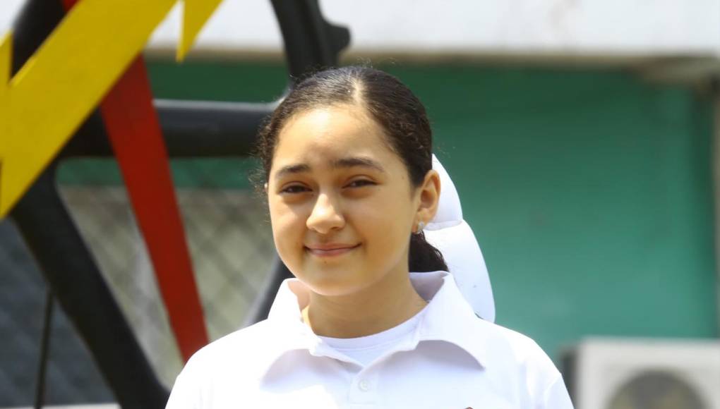 La jovencita Danna Pineda reveló que su clase favorita es el Taller de Electricidad y que continuará aplicándose en todos los émbitos de estudios.