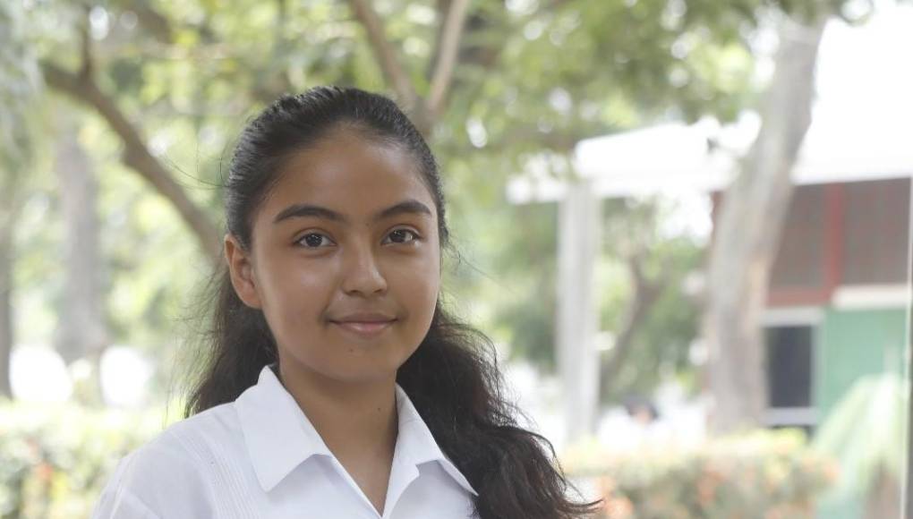 Emily Grace Ulloa Granados, de 15 años de edad y estudiante del décimo del Bachillerato de Contaduría y Finanzas es otra de las estudiantes destacadas en el Modesto Rodas, cuenta con un índice del 97%.