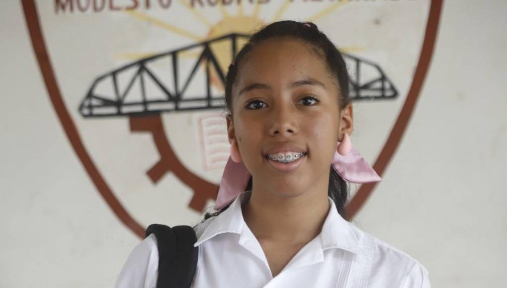 Otra de los alumnos destacos en el Instituto Modesto Rodas Alvarado es Rachel Marie Norales Costly, de 15 años de edad y estudiante del undécimo del Bachillerato en Administración de Empresas, tiene un índice del 95%.