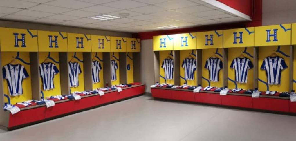 Brasil sorprendió a Honduras al colocar los colores de la Bicolor y la 'H' en el vestuario del estadio Beira-Río de Porto Alegre. Así de bonito lució el camerino catracho.