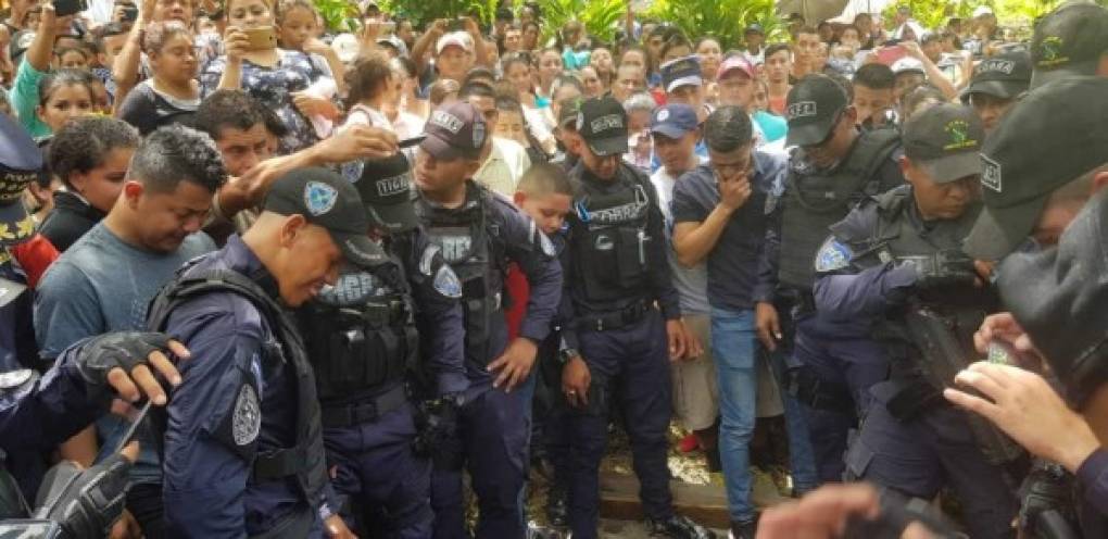 Este viernes fue enterrado en el municipio de Ojo de Agua, Comayagua, el policía clase 1 Milton Flores Rivera.<br/>