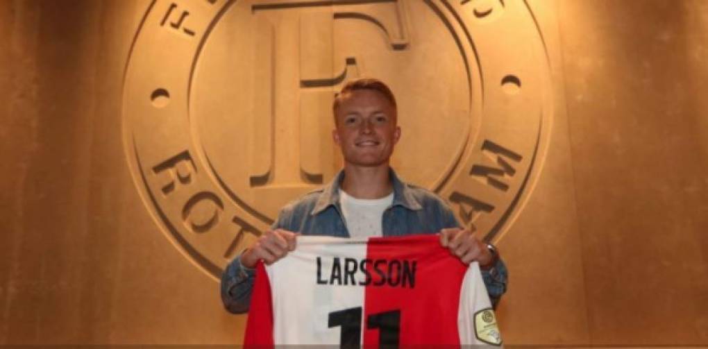 El Feyenoord de Holanda ha fichado al atacante sueco Sam Larsson .