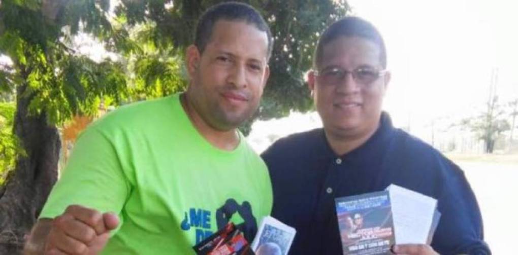 Muchas veces se les ha visto repartiendo panfletos con mensajes cristianos por las calles de Puerto Rico.
