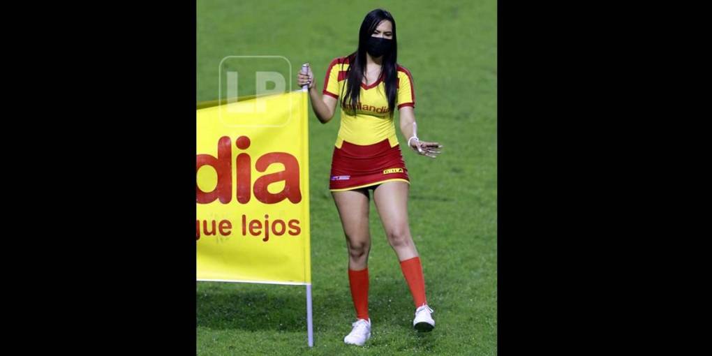 La belleza de la mujer hondureña presente en el estadio Olímpico.