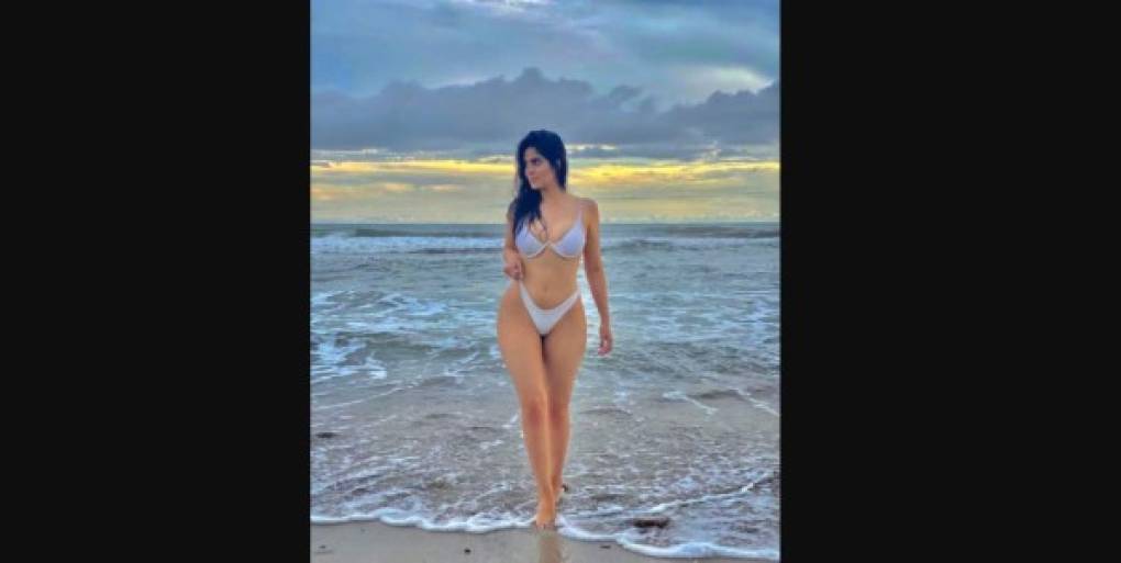 Daniela se ha convertido en una destacada modelo y reina de belleza, posee uno de los rostros más bellos de Honduras.