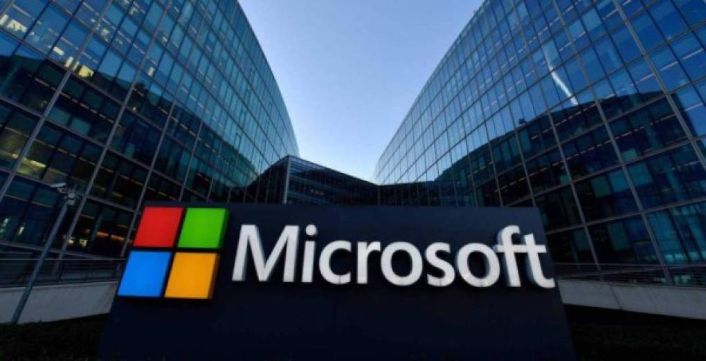 Microsoft se sube en una nube de 60.000 millones<br/><br/>Los profesores que te criticaban por “vivir en las nubes” no sabían cuál era el futuro de la tecnología, como sí lo intuía Microsoft.<br/><br/>Y es que superar por primera vez los 60.000 millones de dólares en beneficios netos anuales es un logro que la multinacional estadounidense pudo obtener en gran parte al continuado crecimiento de su servicio de nube inteligente, Azure.<br/><br/>Un negocio que creció un 36 % y le significó 19.500 de los 61.271 millones de dólares de su ejercicio fiscal 2021.<br/><br/>Así, cualquiera quisiera vivir “elevado”.<br/>