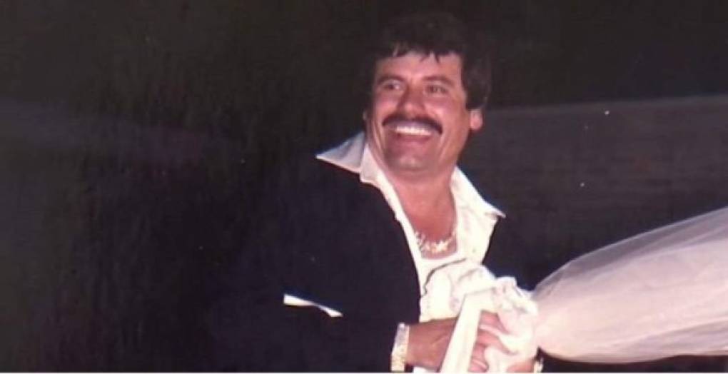 El Chapo tuvo en total diez hijos con tres esposas distintas, cuatro con la segunda y unas gemelas con la tercera que fueron vistos durante su juicio en Estados Unidos.