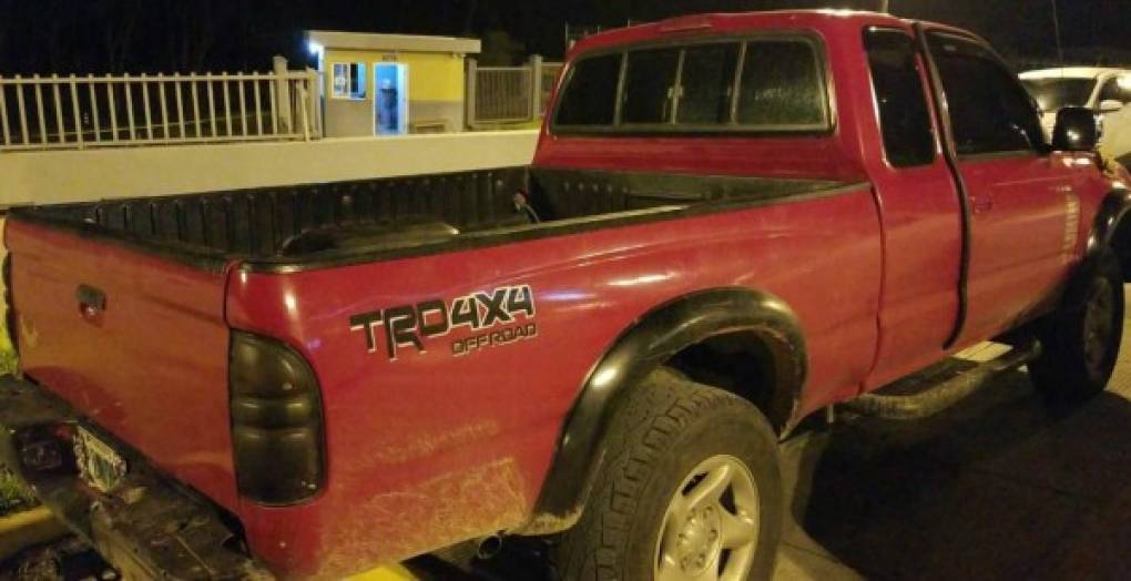 Toyota Tacoma color rojo de paila decomisado a la mara MS-13