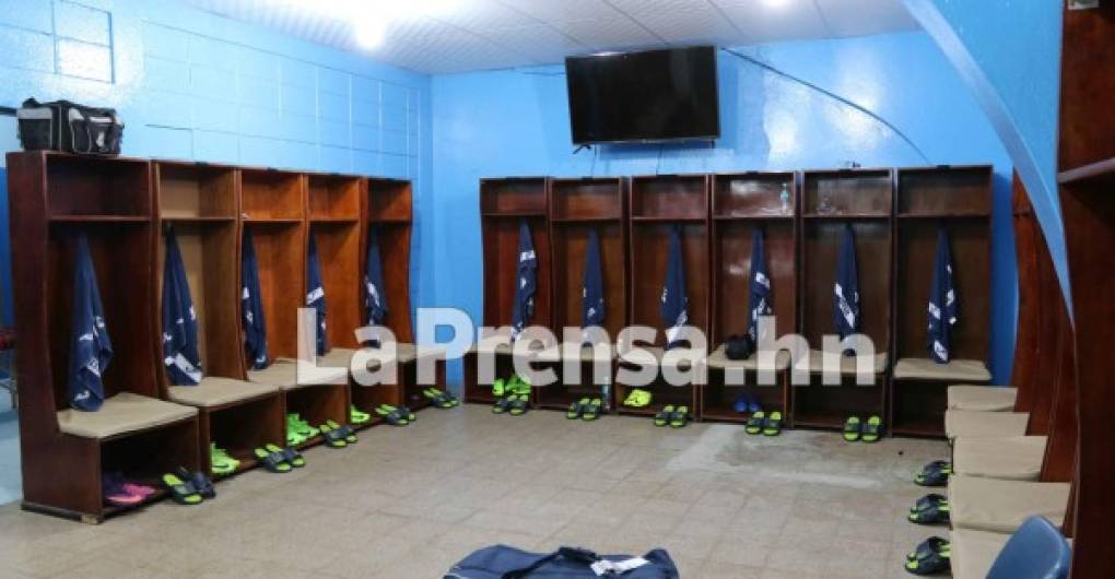 Y este es el camerino que usará la Selección de Honduras para el choque ante los ticos, ha sido climatizado y colocaron un TV nuevo.