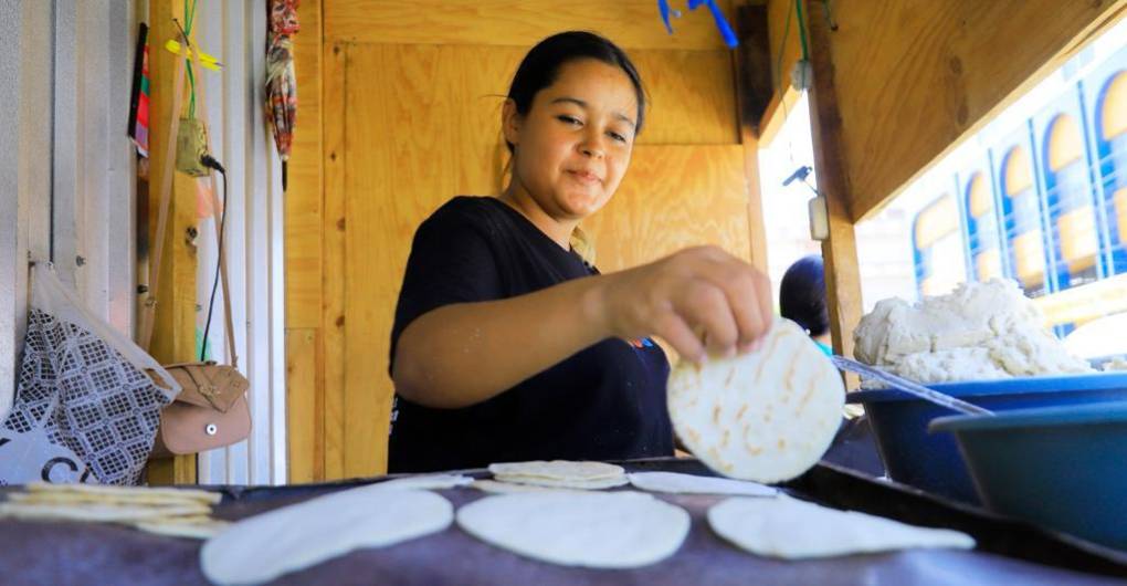 Cerca de la zona conocida como Maheco en barrio Concepción hay venta de tortillas hechas al instante.