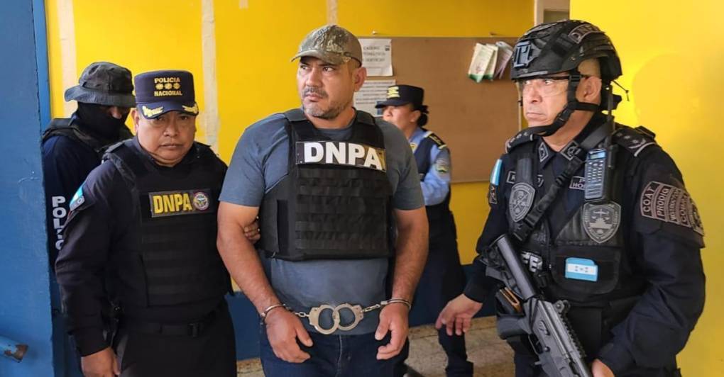 Las fuerzas de seguridad de Honduras capturaron este sábado al hondureño Luis Escalante, cuñado del narcotraficante Héctor Emilio Fernández, alias ‘Don H’, condenado en 2019 a cadena perpetua en Nueva York, y a quien Estados Unidos reclama por el delito de tráfico de drogas.