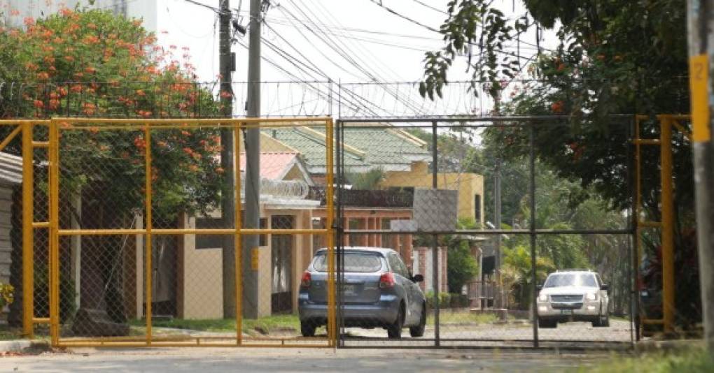 En la colonia Prado Alto los vecinos cansados de los asaltos a viviendas decidieron unirse para cerrar algunos pasajes.