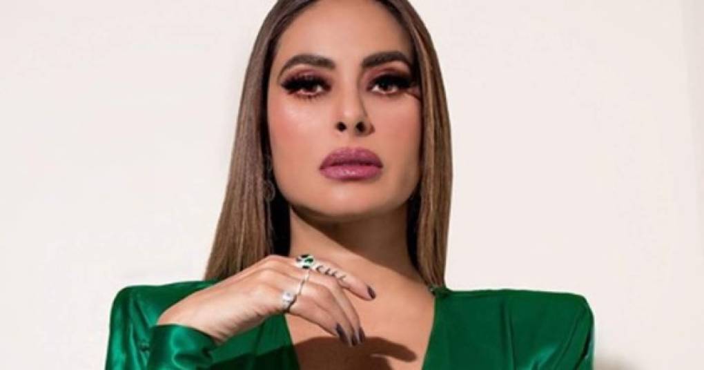 La actriz y conductora mexicana Galilea Montijo encendió su cuenta de Instagram este jueves, al publicar una fotografía en un sexy y ajustado vestido.