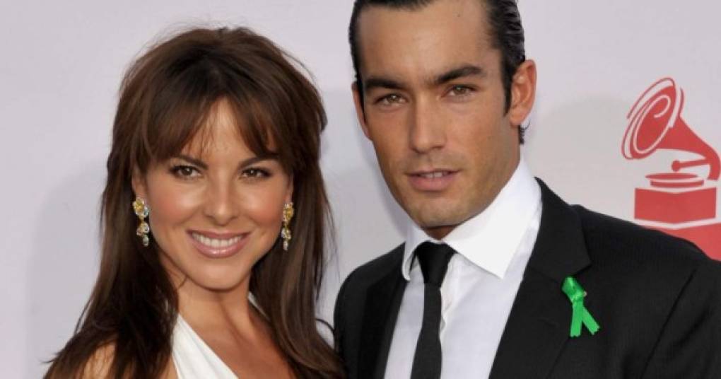 Kate se casó por segunda vez con el actor Aarón Díaz. El actor es 10 años menor que ella, diferencia de edad que dio de qué hablar. Y aunque al parecer todo marchaba bien en 2011, luego de tres años ambos anunciaron que daban por terminada su relación.