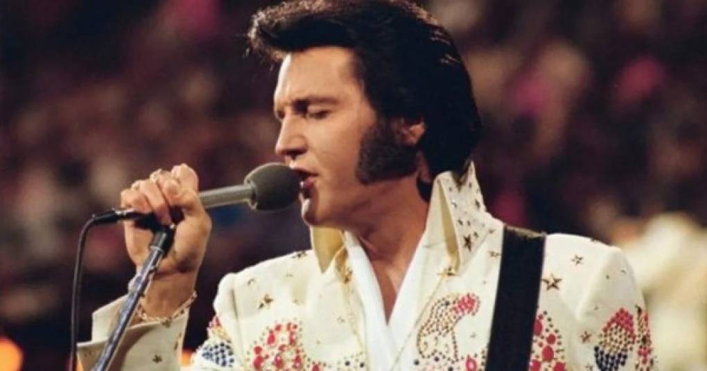 Frente a la tesis general de que los problemas de salud de Elvis Presley fueron efecto de su adicción a las drogas, la periodista e historiadora Sally Hoedel acaba de publicar una nueva biografía en la que afirma que la estrella del rock and roll murió porque tenía 'malos genes'.