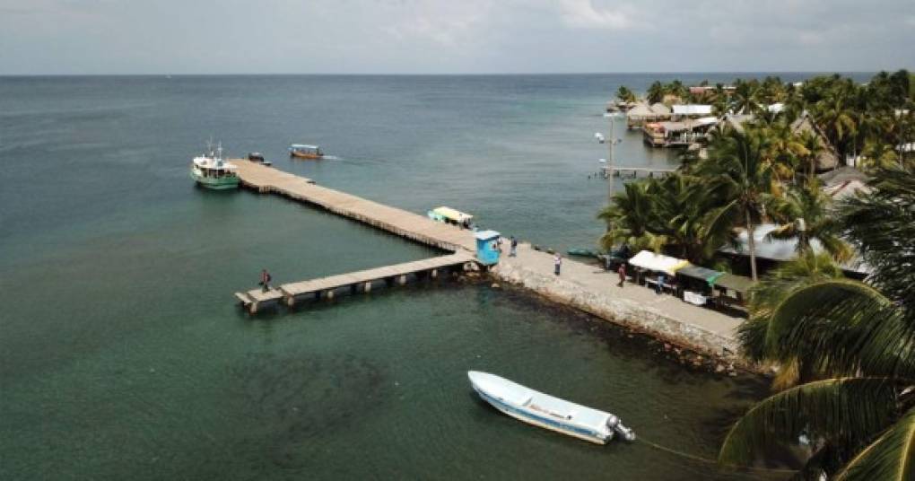 Durante el verano las playas de Omoa son de las favoritas de los hondureños. Tienen arena blanca y una vista fabulosa del Caribe. FOTOS DE DIARIO LA PRENSA