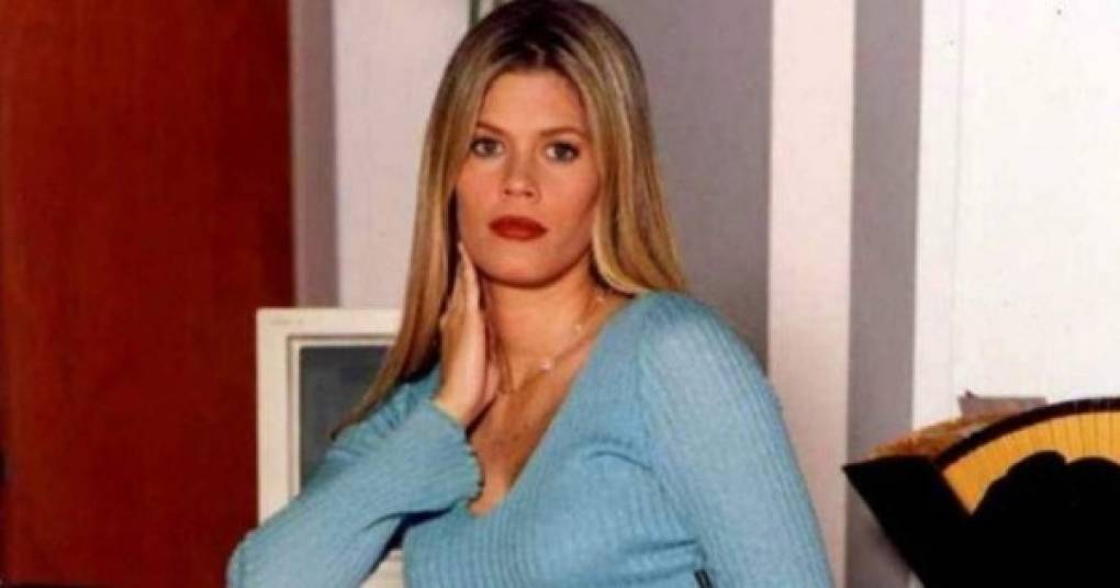 La actriz y modelo colombiana Lorna Cepeda, más conocida por su papel de 'Patricia Fernández' en la novela de 'Betty La Fea' probó en sus redes sociales que a sus 49 años de edad, belleza es lo que le sobra.