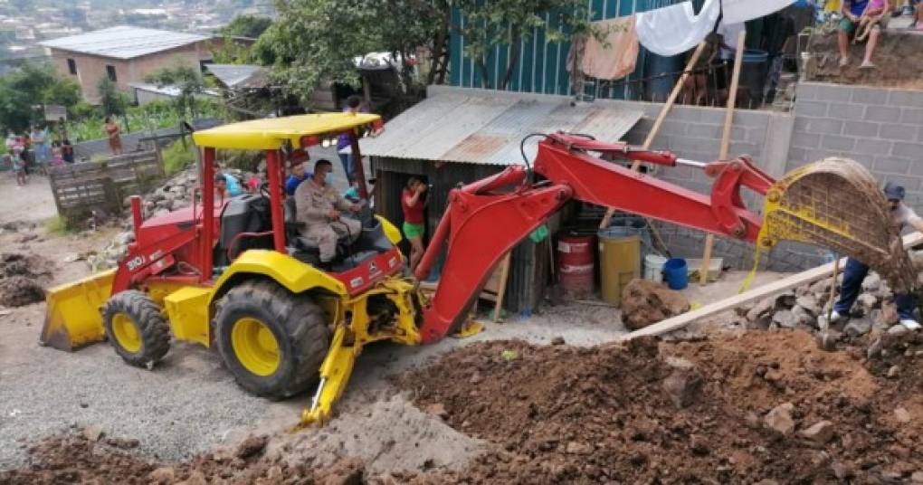 El soterramiento ocurrió en el sector de Las Acacias y El Carrizal, en Tegucigalpa, cerca de la salida al norte de Honduras.