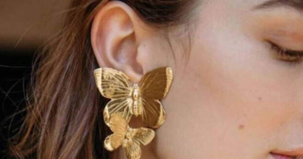 6. Se prohíbe uso de aretes grandes. Las mujeres podrán usar aretes pequeños.