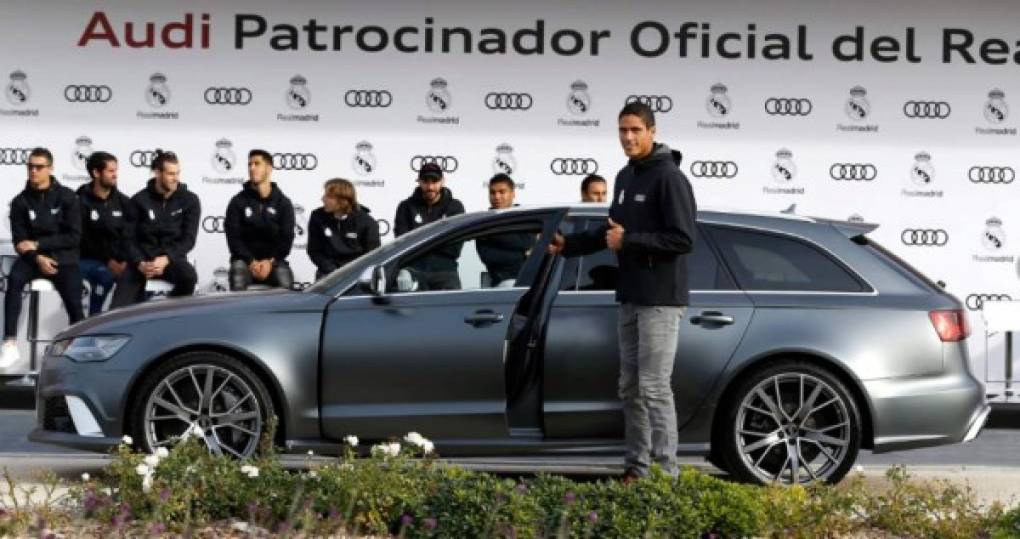 Raphaël Varane - El francés optó por un Audi RS 6 performance 4.0 TFSI quattro tiptronic color gris Daytona mate con un valor de 143.700 euros.