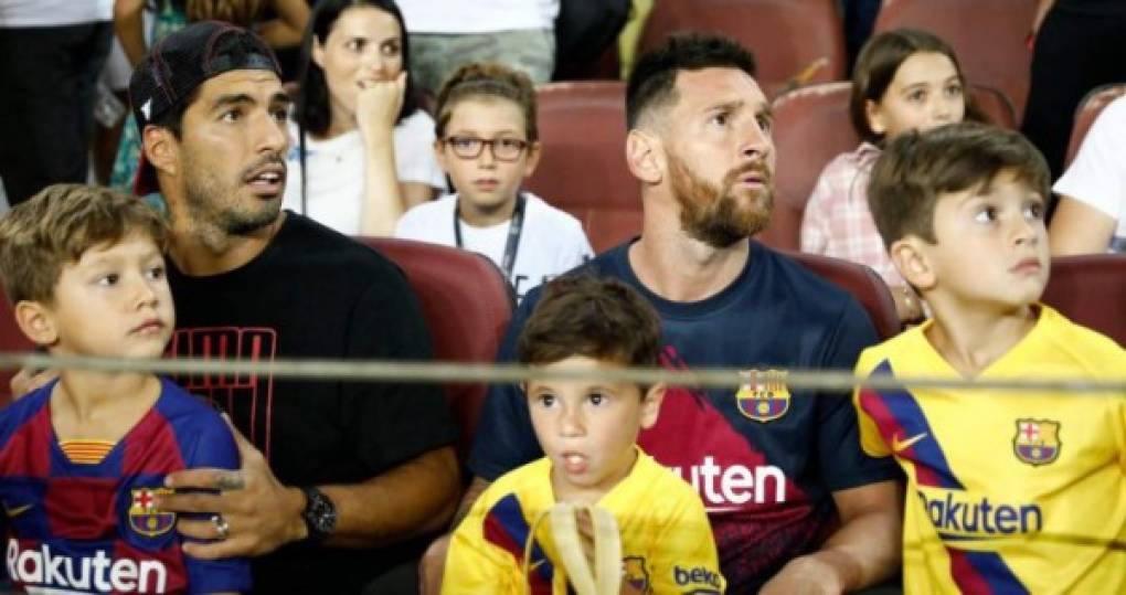 Messi reveló que su hijo Thiago 'habla mucho de Luis (Suárez), con el que tenemos más relación y de Arturo (Vidal) desde el primer día por el pelo y todo eso'.<br/>