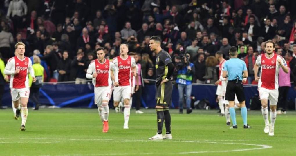 Tras el gol del empate del Ajax, a Cristiano Ronaldo se le vio amargado.