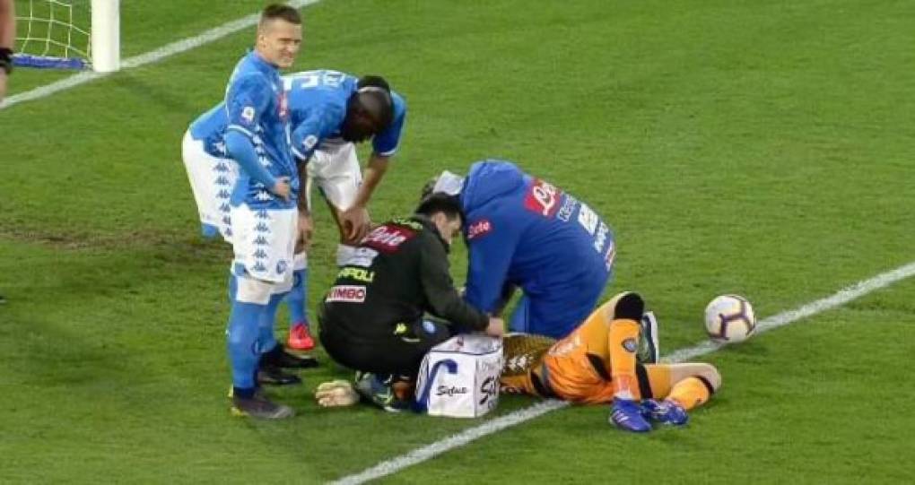 Posteriormente, el Nápoles publicó un mensaje en las redes sociales explicando la situación del jugador: 'Ospina tuvo una crisis hipotensiva por un golpe a los 10’ del primer tiempo, con pérdida de sangre, pero sin perder el conocimiento'.