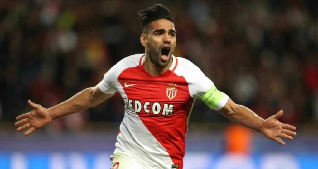 El AC Milan quiere fichar a Radamel Falcao. Según ha adelantado France Football, el club ‘rossonero’ ha presentado una oferta de 30 millones de euros al AS Mónaco por el traspaso del delantero colombiano. Pero el equipo monegasco ha rechazado esta cantidad por el jugador de 31 años, con contrato en vigor hasta junio de 2020.