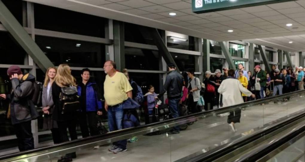 Los aeropuertos más transitados de EEUU como el John F. Kennedy de Nueva York, Dallas-Fort Worth, así como Charlotte y Raleigh-Durham, de Carolina del Norte, han sido los más afectados por las ausencias de los agentes de TSA.