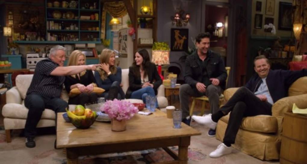 Todo lo que tocó 'Friends' se convirtió en un icono global, desde la cabecera con 'I'll Be There For You' de The Rembrandts, al sofá de la cafetería en la que se juntaban estos seis amigos.