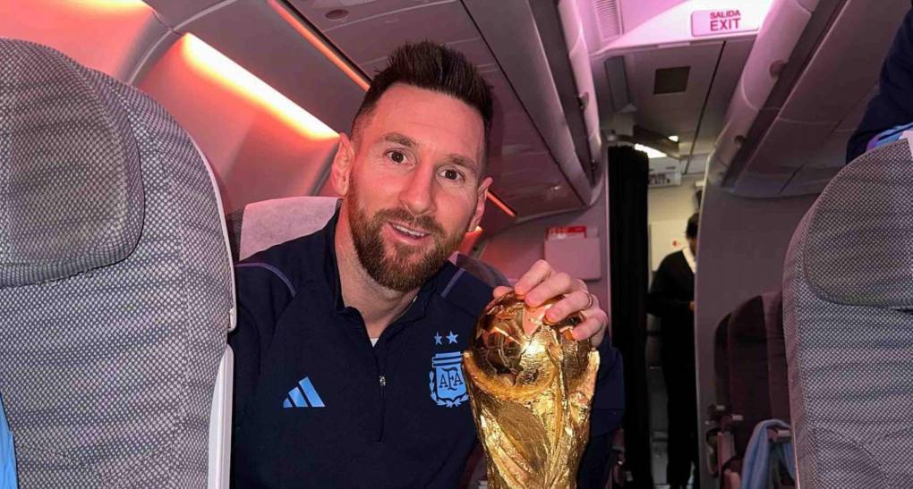 Tras la conquista del <b>Mundial de Qatar 2022</b>, ahora la<b> Selección Argentina</b> se encuentra en viaje para concretar su regreso al país. Los futbolistas han armado una fiesta en el vuelo.