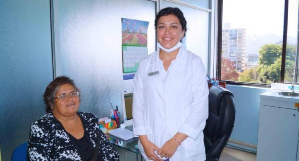 Pero la buena racha para Elizabeth no terminaba allí. Más de cuatro clínicas ofrecieron a la mujer chilena un tratamiento dental completo y de forma gratuita para ella y toda su familia. Además de recibir varias donaciones de internautas en las redes sociales, quienes deseaban apoyarla.