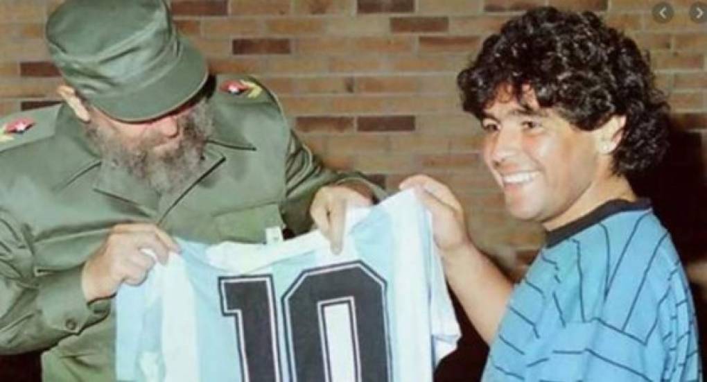 La última camiseta qe usó Maradona con la selección de Argentina se encuentra en Cuba, país al que llegó en 1995 tras regalársela a Fidel Castro.