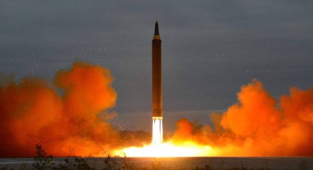 Tras el lanzamiento de un nuevo misil intercontinental, Kim Jong-Un advirtió a EUA que tiene todas las ciudades estadounidenses a su alcance.