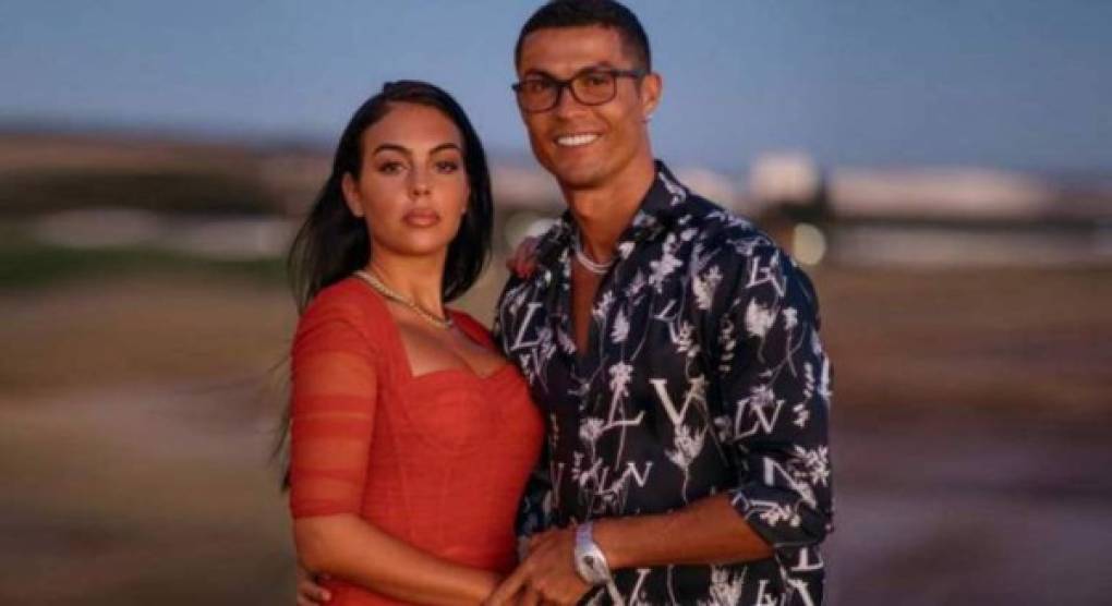 Según reportes internacionales, el astro portugués Cristiano Ronaldo le pidió matrimonio a la modelo española Georgina Rodríguez de una forma impensada. De esta manera CR7 se estará casando en los próximos meses. Fotos Instagram.