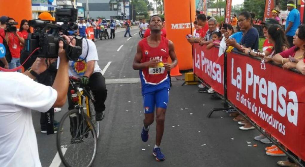 Richer Pérez, originario de Cuba, ganó el primer lugar de la Maratón categoría Internacional de Diario La Prensa.